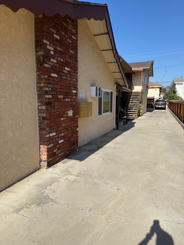 307 Curtis - Photo 2 of 6