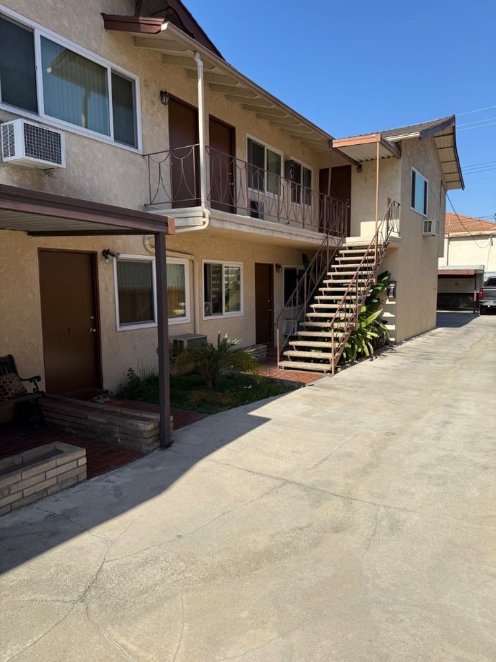 307 Curtis - Photo 3 of 6