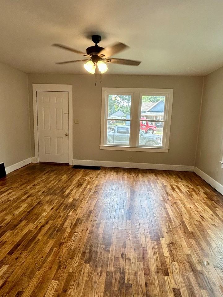 323 E Kathleen St - Photo 2 of 11