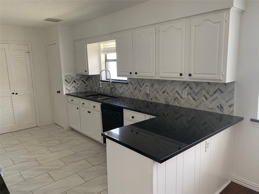 1520 Parkside Dr - Photo 3 of 33