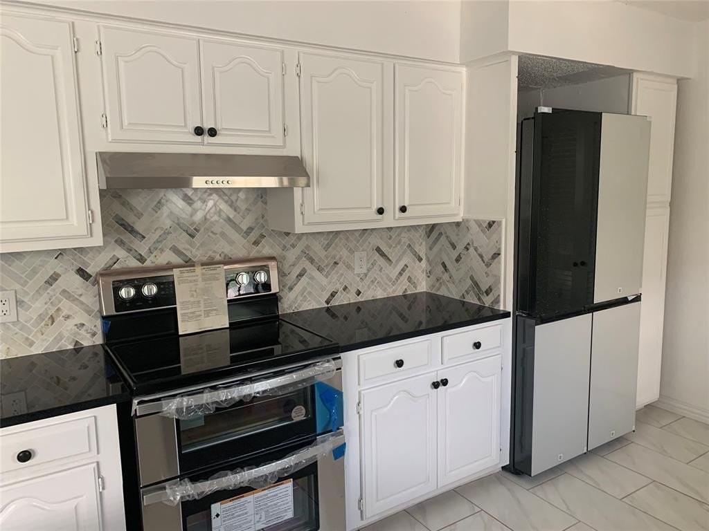 1520 Parkside Dr - Photo 4 of 33