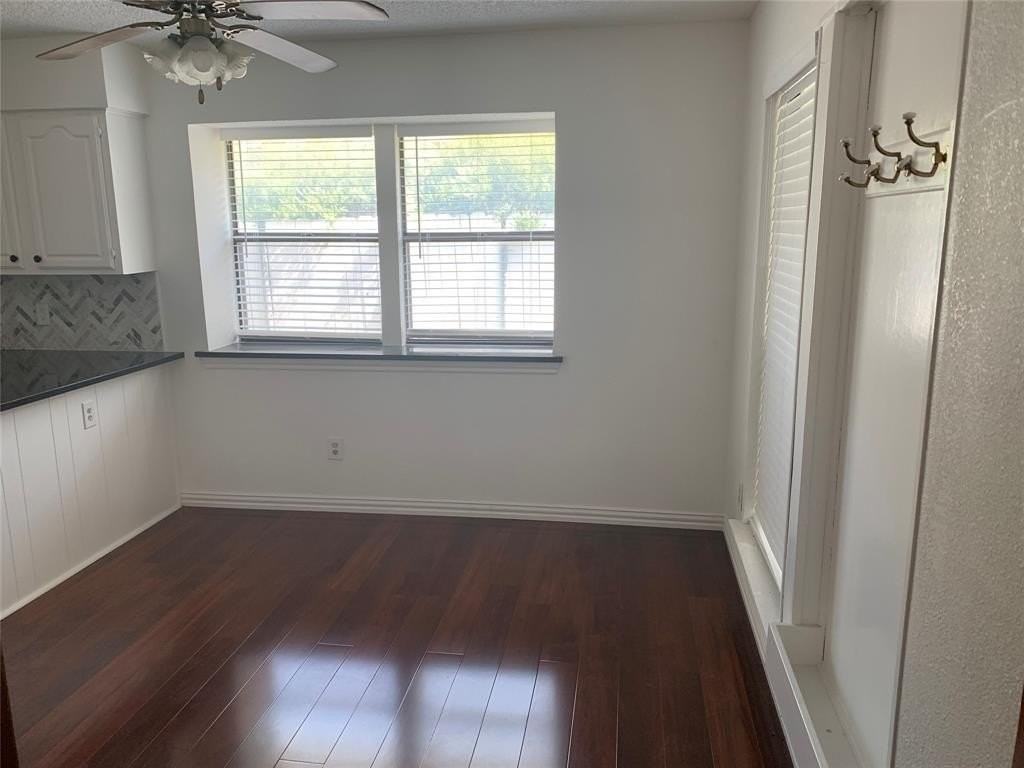 1520 Parkside Dr - Photo 6 of 33