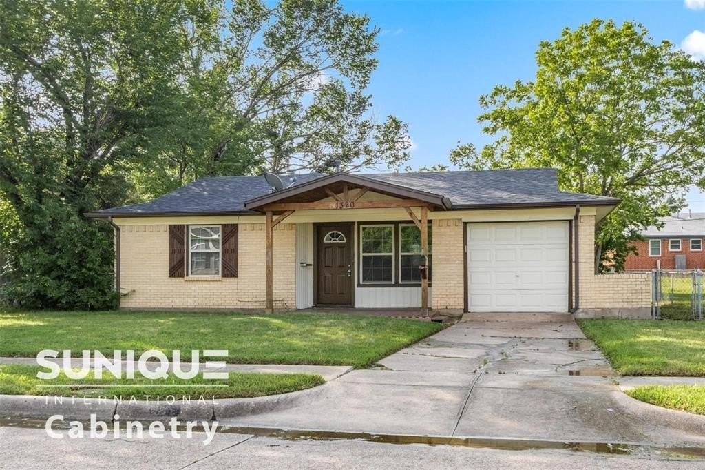 1320 Longview St - Photo 2 of 26