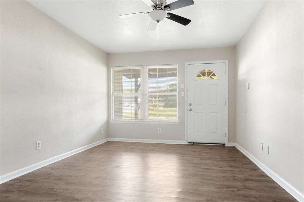 1320 Longview St - Photo 5 of 26