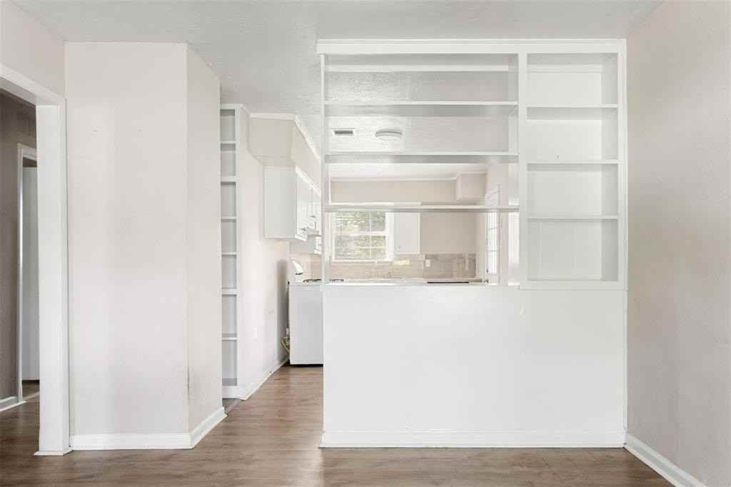 1320 Longview St - Photo 7 of 26