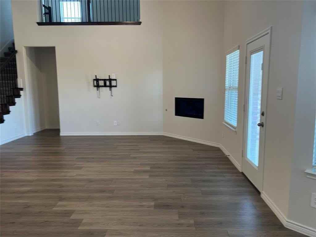 10517 Breezeway Drive - Photo 5 of 30