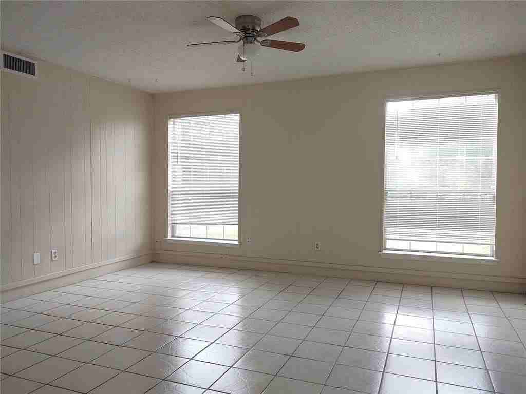 703 East Shady Grove Road - Photo 7 of 27