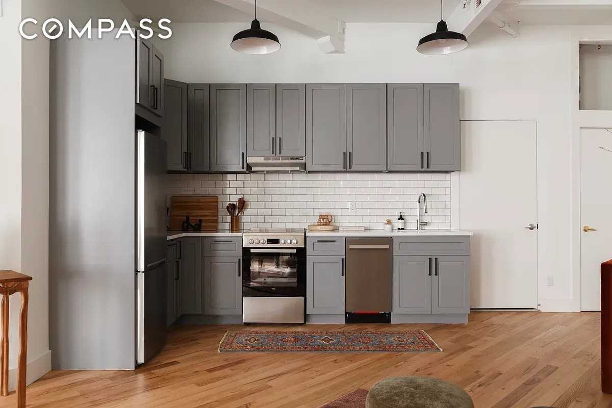 239 Banker St #1Q - Photo 4 of 7