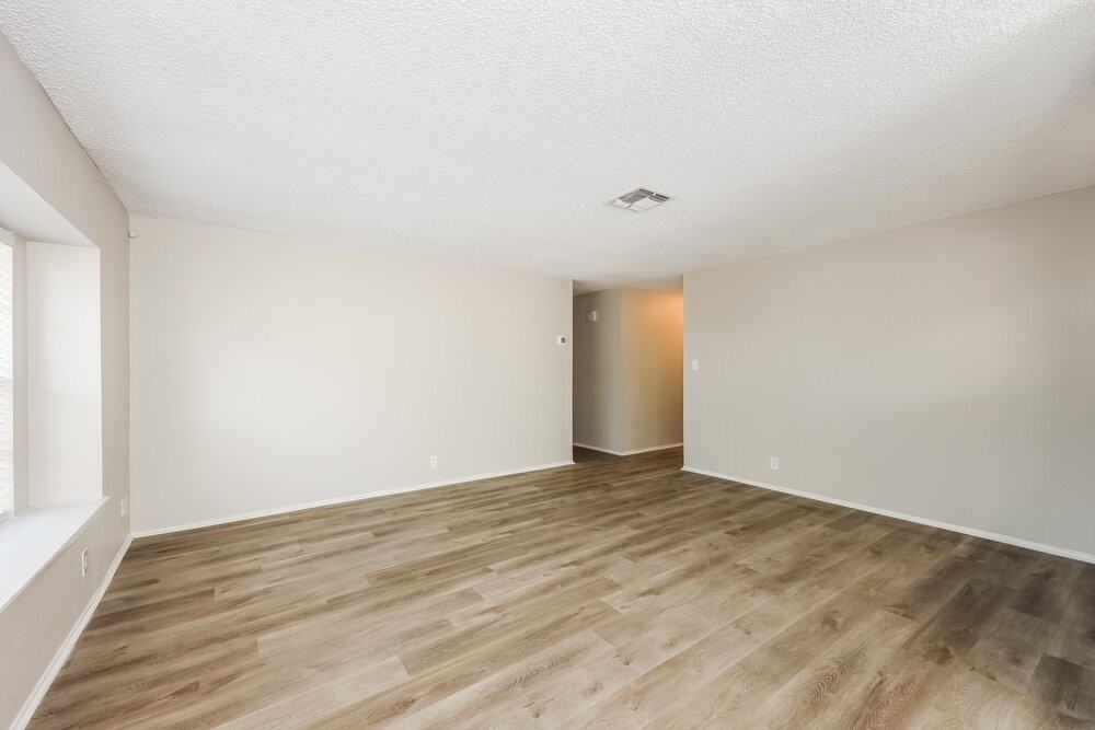 1030 Honeytree St - Photo 5 of 16