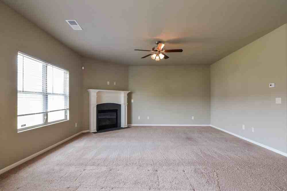 1081 Rock Elm Dr - Photo 4 of 15