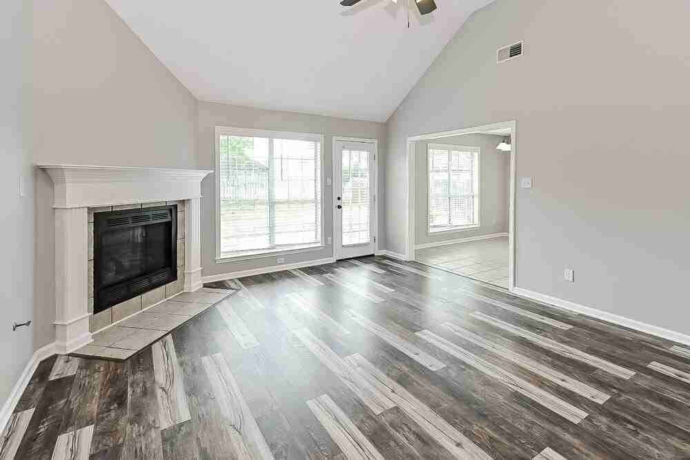 1439 Clockshop Dr - Photo 5 of 16