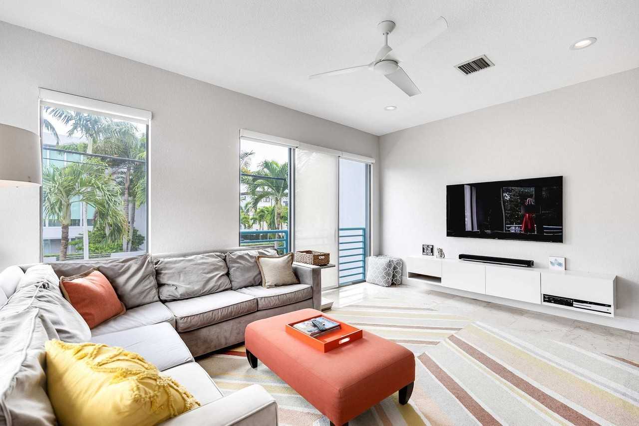 1412 Se 2nd St #1018675P - Photo 4 of 47