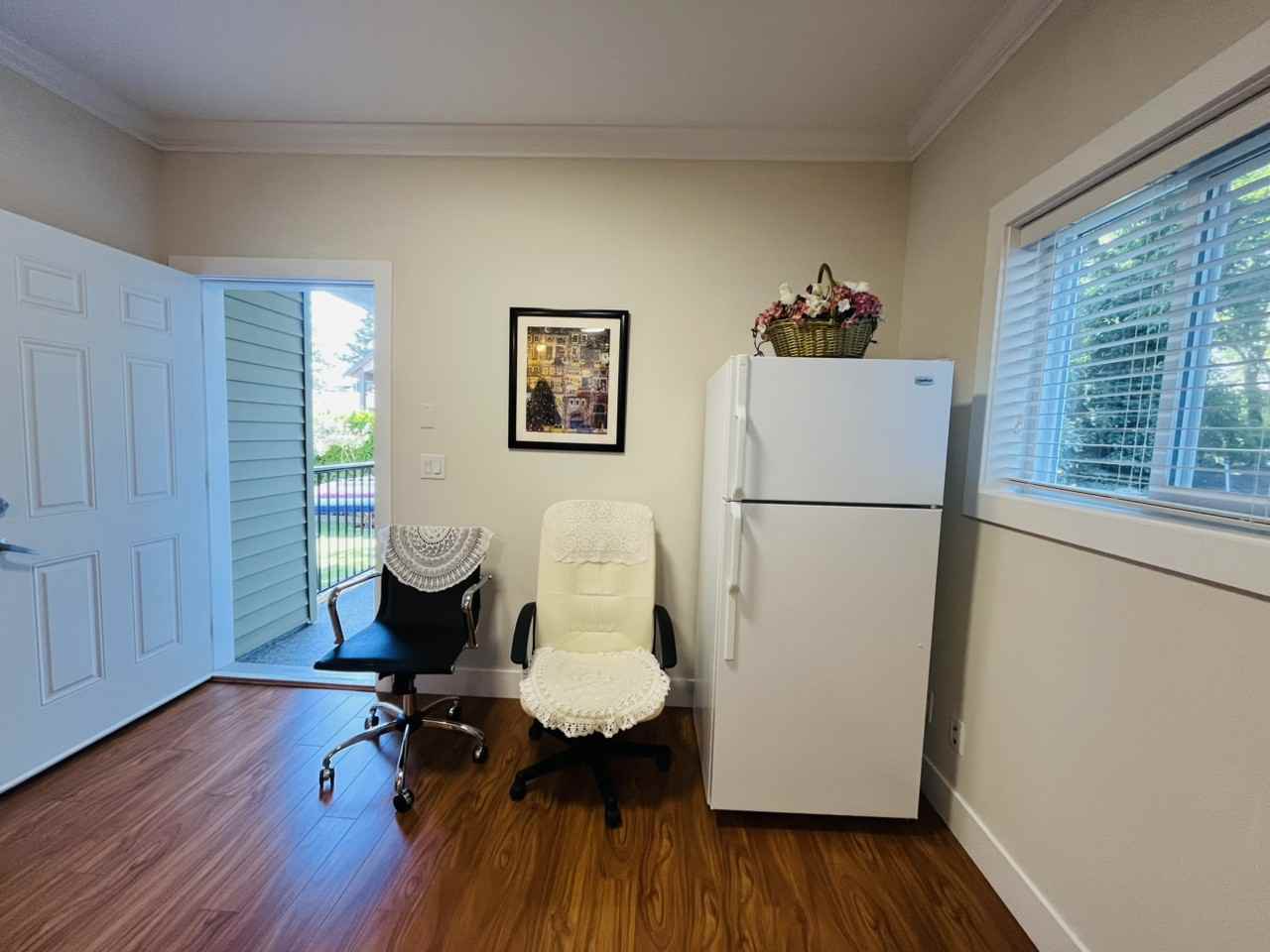 2332 153A St - Photo 2 of 8