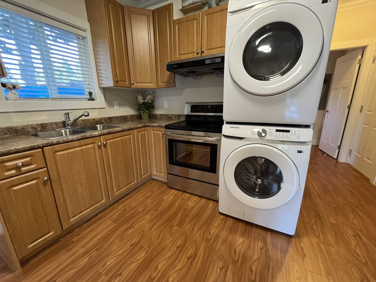 2332 153A St - Photo 3 of 8