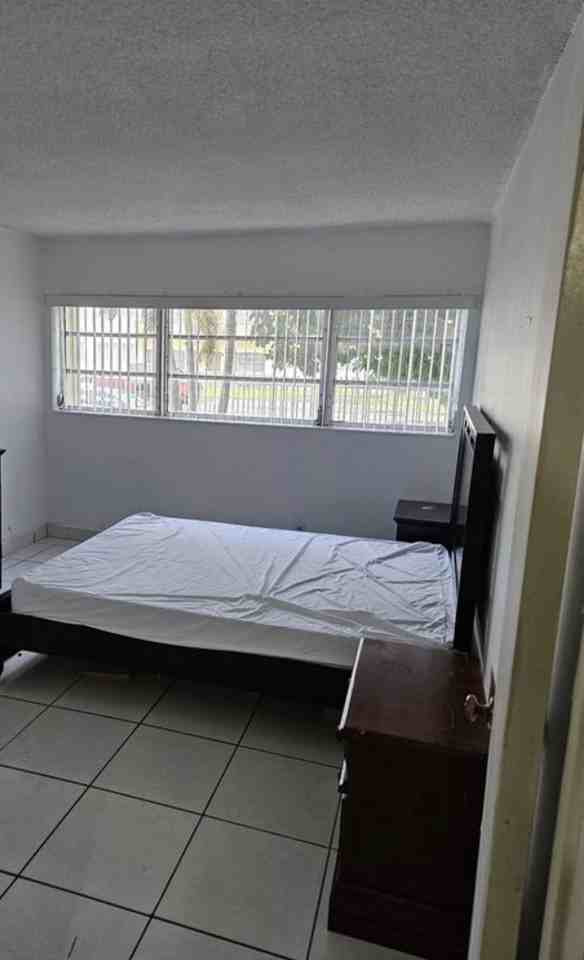 1460 Northeast 169th Street - Photo 6 of 11