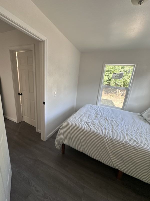 1728 Nw Crouch St - Photo 3 of 5