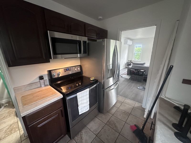 1728 Nw Crouch St - Photo 5 of 5