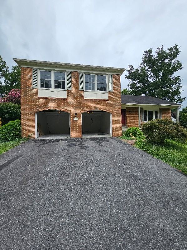 2305 Holly Spring Dr - Photo 2 of 19