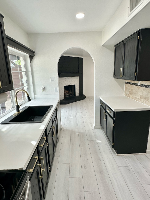 1706 Whitney Dr - Photo 4 of 15