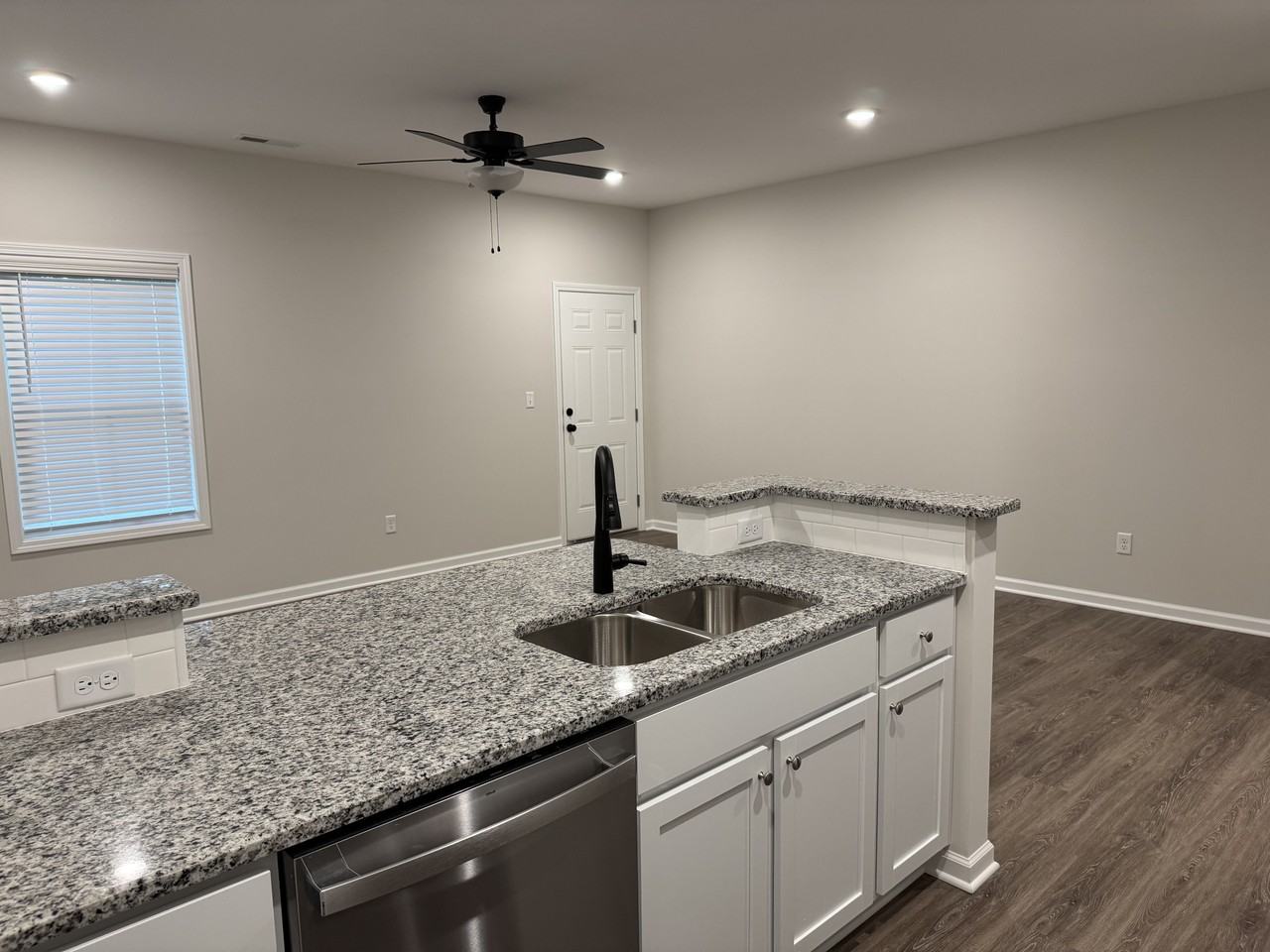 205 Cherry Way #102 - Photo 4 of 16