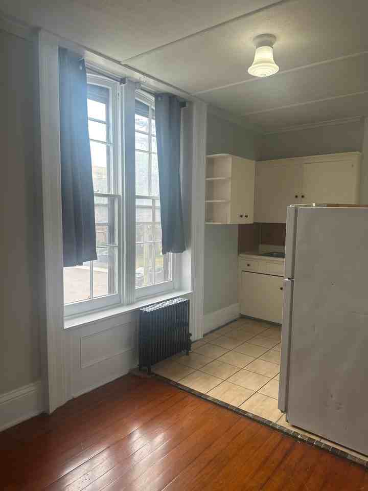 188 W 2nd St #5 - Photo 3 of 5