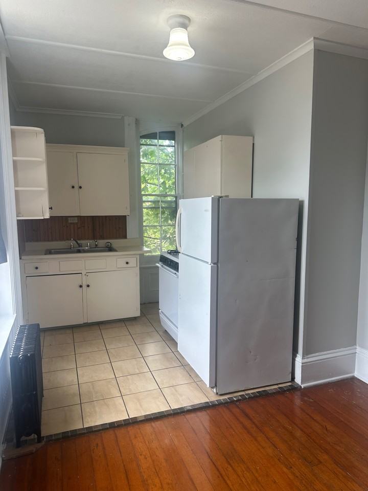 188 W 2nd St #5 - Photo 4 of 5