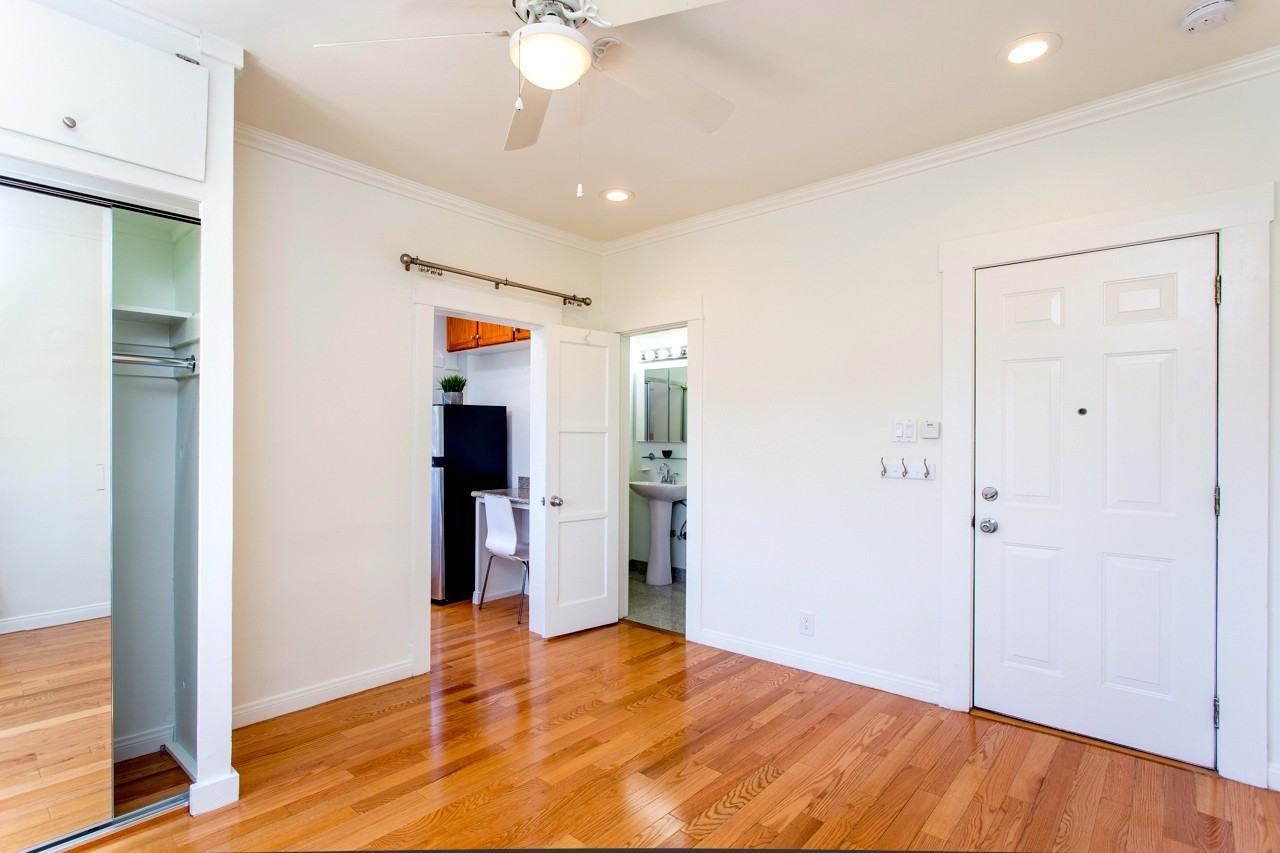 1650 Winona Boulevard ##5 - Photo 3 of 20