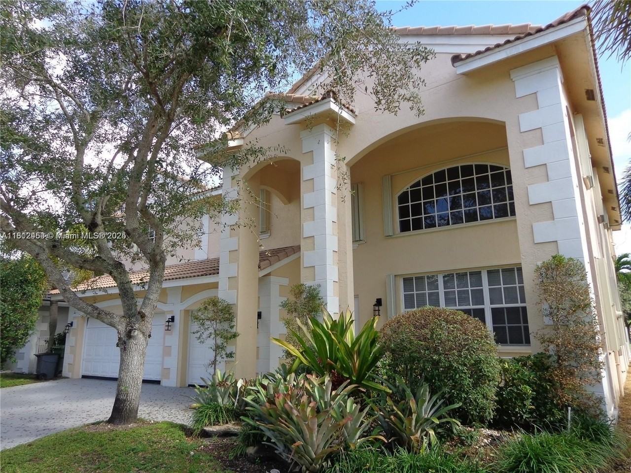 991 Crestview Cir - Photo 2 of 50