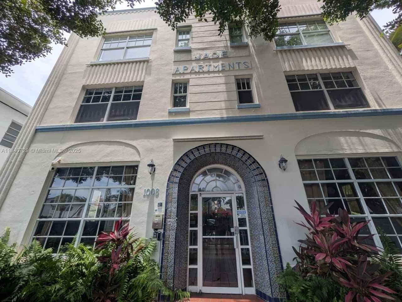 1008 Jefferson Ave #202