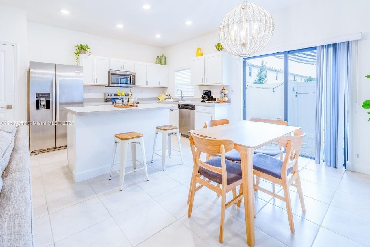 1156 Southwest 6th Avenue - Photo 3 of 13