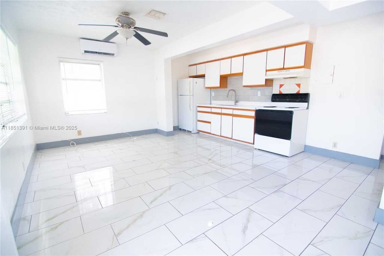 1843 Cleveland St #1-3 - Photo 3 of 7