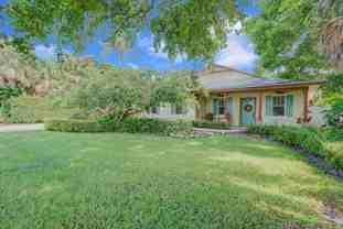 715 Sw 25th Pl - Photo 1 of 1