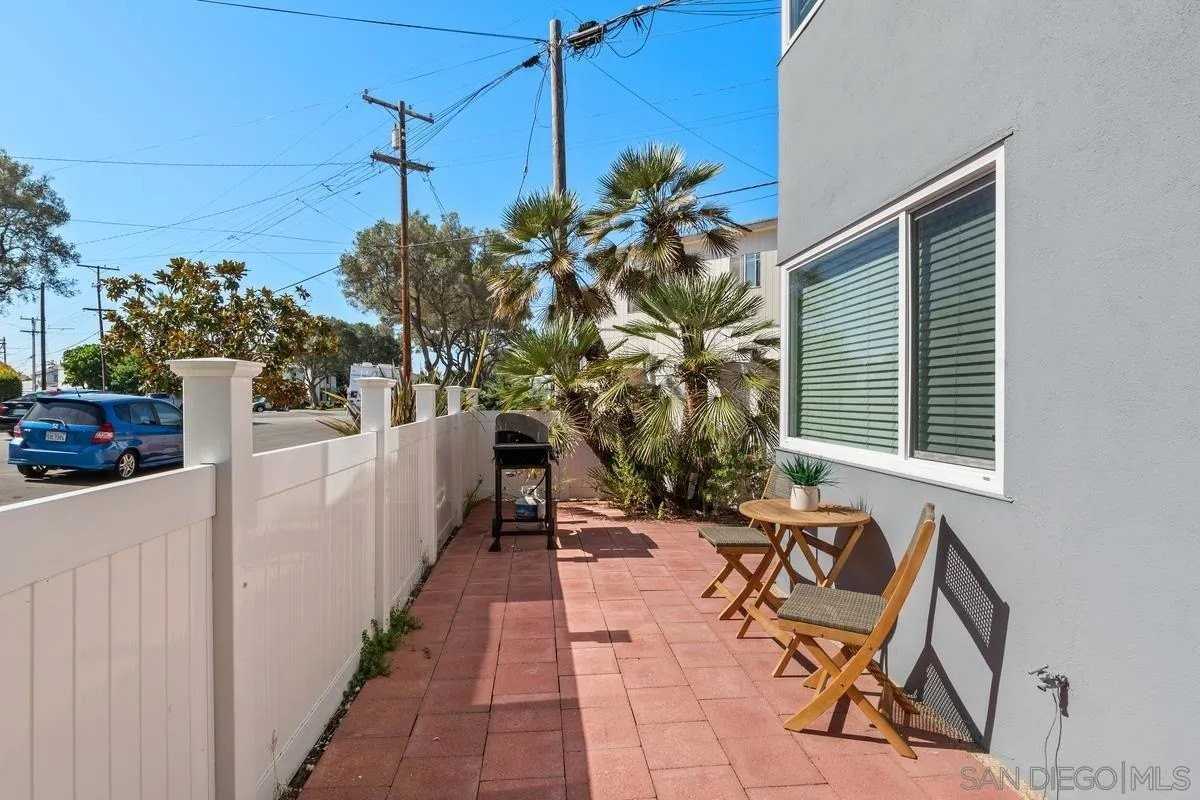 854 Olive Ave - Photo 5 of 32