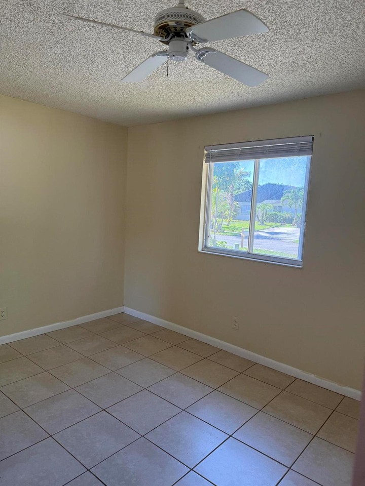 4565 Nw 3rd Dr - Photo 7 of 16