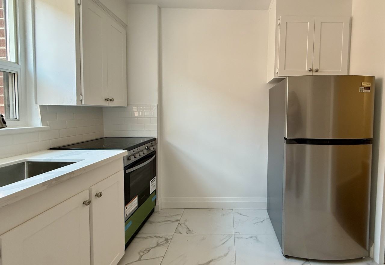1295 Bayview Avenue #10 - Photo 5 of 16