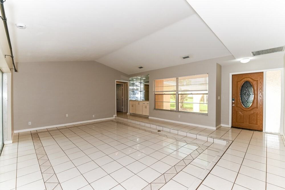 3105 Se 8th Ave - Photo 4 of 16