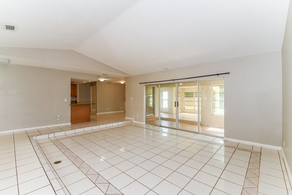 3105 Se 8th Ave - Photo 5 of 16