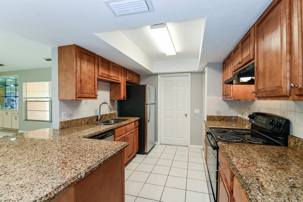 3105 Se 8th Ave - Photo 6 of 16
