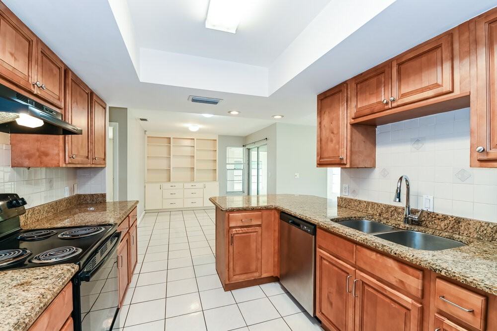 3105 Se 8th Ave - Photo 7 of 16