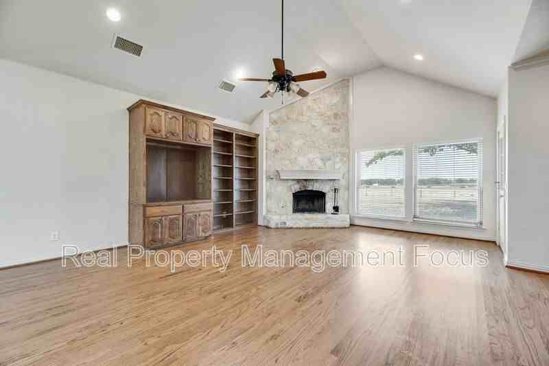 1255 Vineyard Rd - Photo 5 of 21