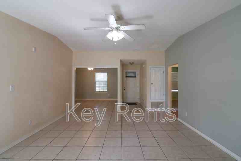 4442 Elsie Ln - Photo 3 of 15