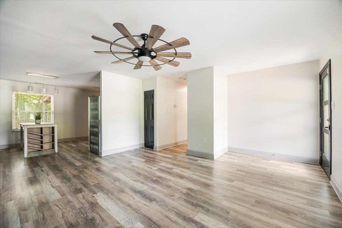 4701 Lucinda Ln - Photo 2 of 34