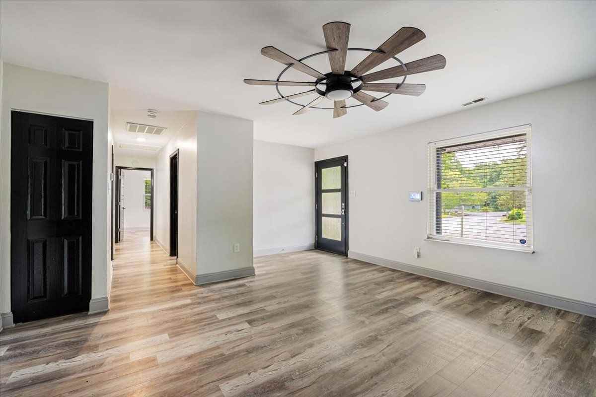 4701 Lucinda Ln - Photo 3 of 34