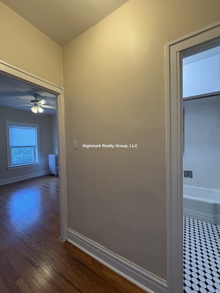 834 Reba Pl #6N - Photo 3 of 21