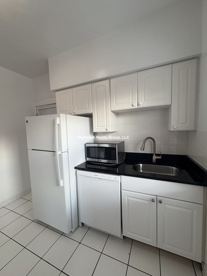 834 Reba Pl #6N - Photo 7 of 21