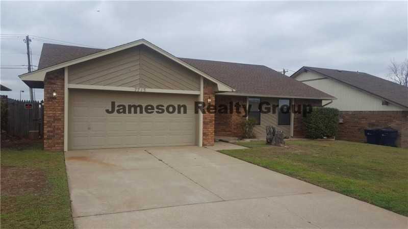 7713 Nw 84th St - Photo 2 of 13