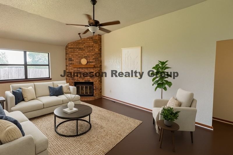 7713 Nw 84th St - Photo 3 of 13