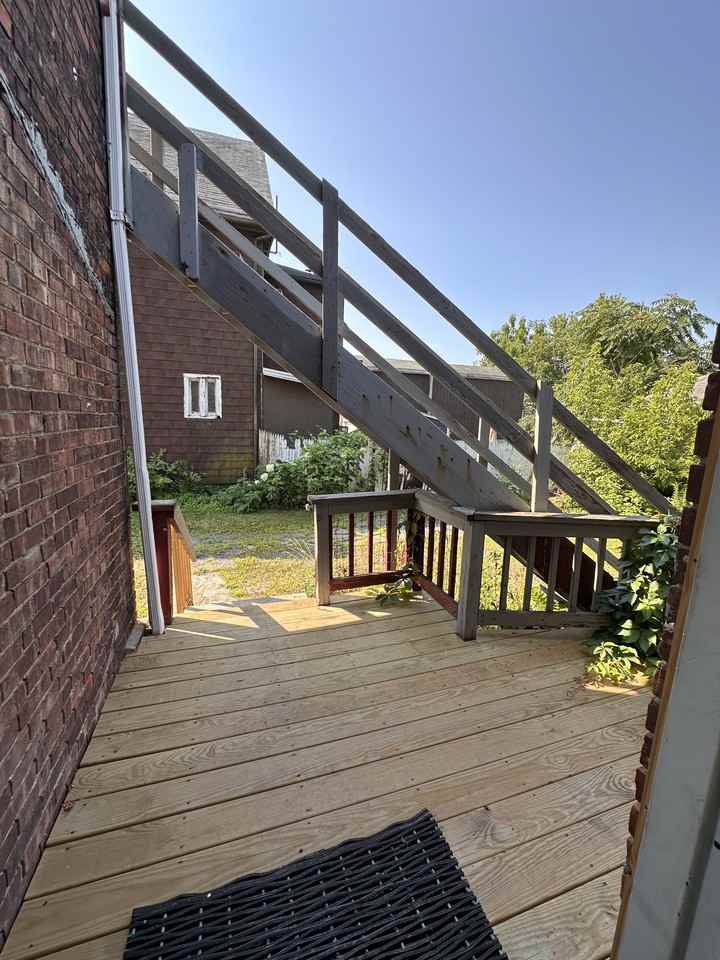 917 Lake St #1stFL - Photo 2 of 9