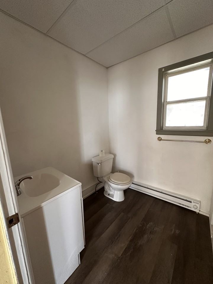 917 Lake St #1stFL - Photo 3 of 9