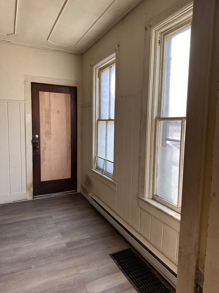 917 Lake St #1stFL - Photo 5 of 9